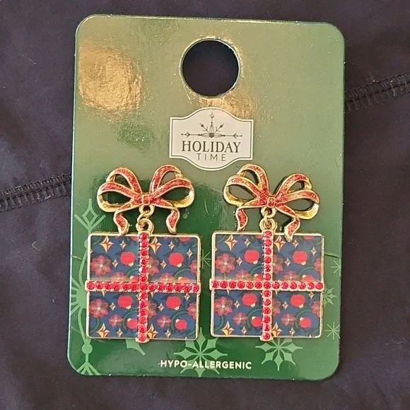 Festive Earrings Set - Picture 4 of 4